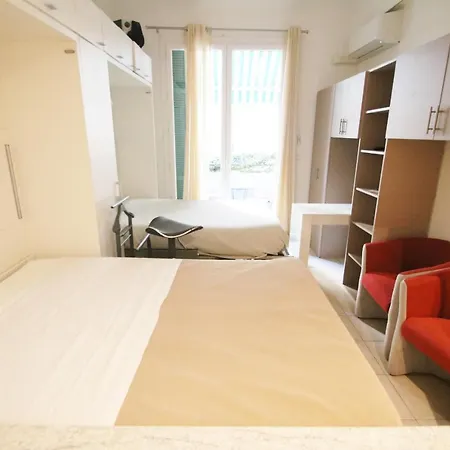 Apartment Comte De Centre